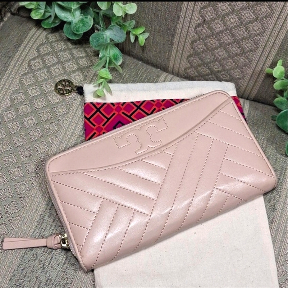Tory Burch Pale Pink Quilted Leather Zip Wallet